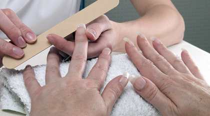 К чему приводит наращивание ногтей?