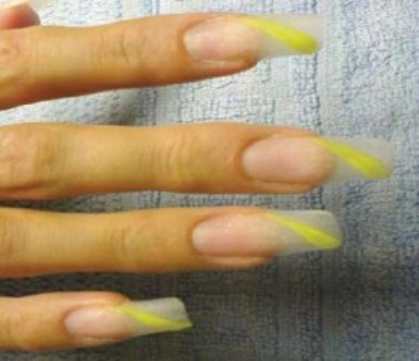 Дизайн ногтей в полоску