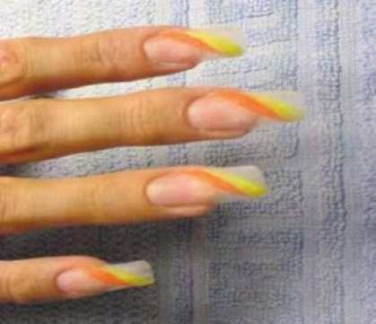 Дизайн ногтей в полоску