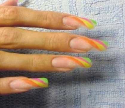 Дизайн ногтей в полоску