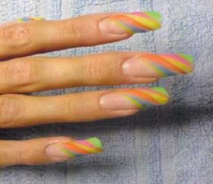Дизайн ногтей в полоску
