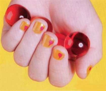 Рисунок на ногтях - Сердечко