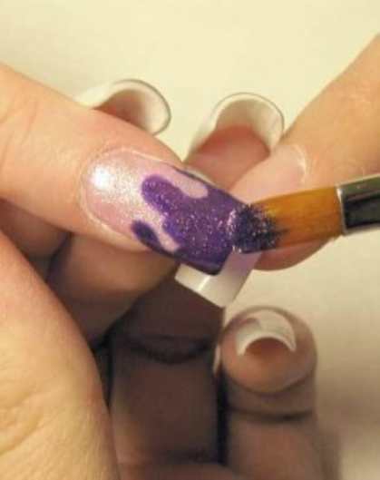 Нежные узоры на ногтях к Последнему звонку