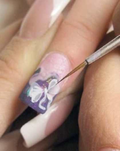 Нежные узоры на ногтях к Последнему звонку