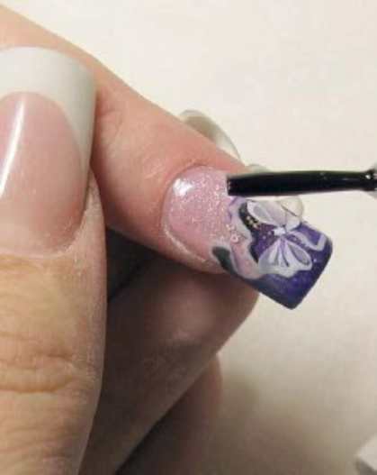 Нежные узоры на ногтях к Последнему звонку