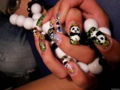 Как носить нарощенные ногти правильно?