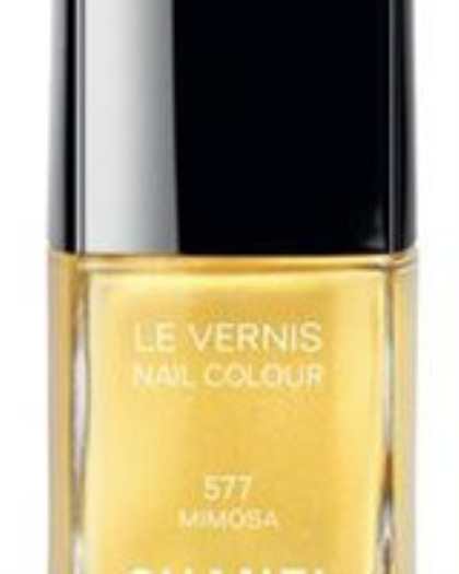 Желтые ногти в моде