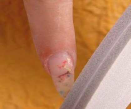 Осенний дизайн ногтей с элементами листьев