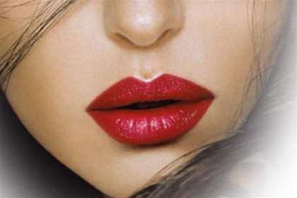 Красная помада - как выбрать и кому она подойдет?
