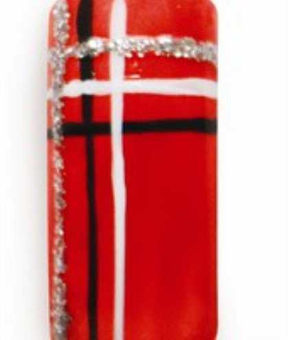 Простой рисунок на ногтях с линиями