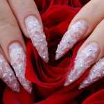 Свадебный маникюр и рисунки на ногтях. Фото