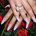Свадебный маникюр и рисунки на ногтях. Фото