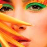 Как сделать яркий макияж?