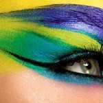 Как сделать яркий макияж?