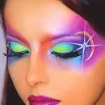 Как сделать яркий макияж?