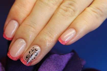 Стойкий лак для летних экспериментов