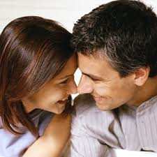 Важность мужского юмора в отношениях